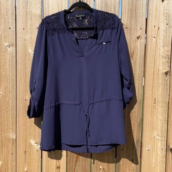 Take 50% OFF- Signature Studio Navy Lace Detail Women's Top, Size-M - Picture 1 of 10